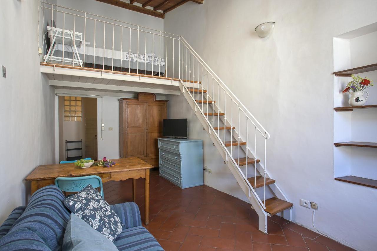 Camilla - Sweet Dreams In Apartment Florenz